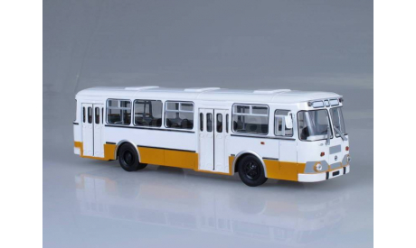 Автобус ЛиАЗ-677М (белый с жёлтой полосой), масштабная модель, 1:43, 1/43, Советский Автобус