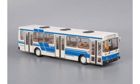 Автобус ЛиАЗ-5256 белый с синими полосами, масштабная модель, Classicbus, scale43