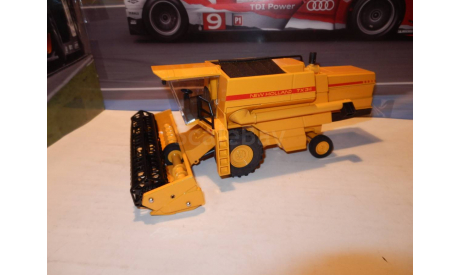 С РУБЛЯ!!! - Комбайн NEW HOLLAND TX-34, масштабная модель трактора, JOAL, 1:43, 1/43