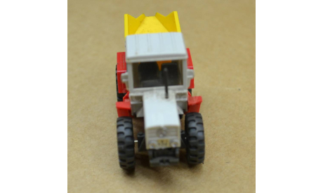 Машинка  трактор (примерно р-р НО), железнодорожная модель, scale87