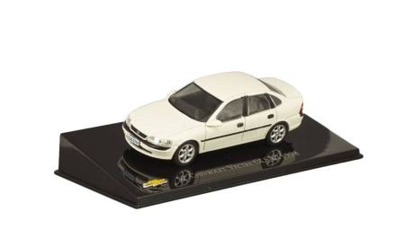 Chevrolet Vectra 2.2 GLS 1998 (Opel Vectra B) белый, масштабная модель, scale43