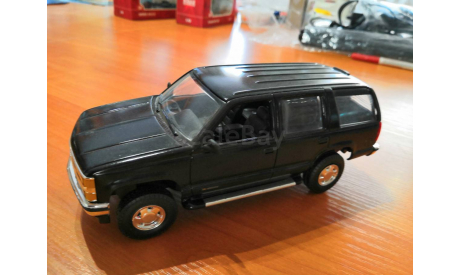 Chevrolet Suburban   1-24, масштабная модель, scale24