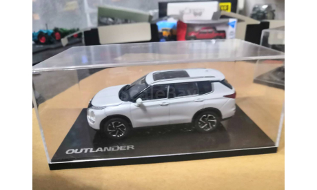Mitsubishi Outlander 2022 белый, масштабная модель, scale43