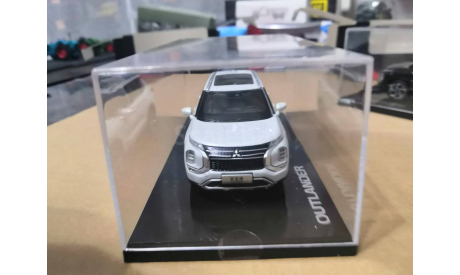 Mitsubishi Outlander 2022 белый, масштабная модель, scale43