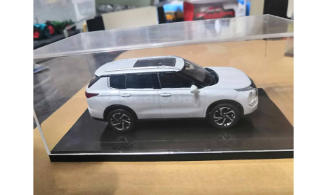 Mitsubishi Outlander 2022 белый, масштабная модель, scale43
