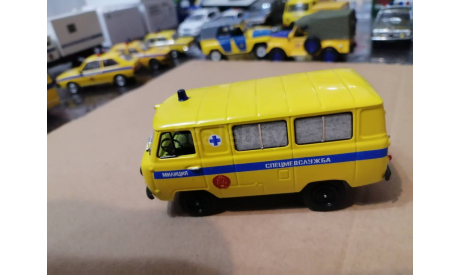 УАЗ-452  МИЛИЦИЯ СПЕЦМЕДСЛУЖБА, масштабная модель, ручная работа, scale43