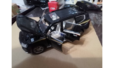 Toyota Land Cruiser LC300 1:18 black, масштабная модель, scale18