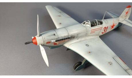 Модель Як-9 К 1/48 собранный и окрашенный, масштабные модели авиации, scale48