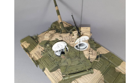 Модель танка Т-90 на декоративной подставке, масштабные модели бронетехники, scale35