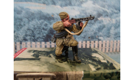 King & Country WWII Russian Ost-front KNEELING FIRING RA43, фигурка, 1:32, 1/32