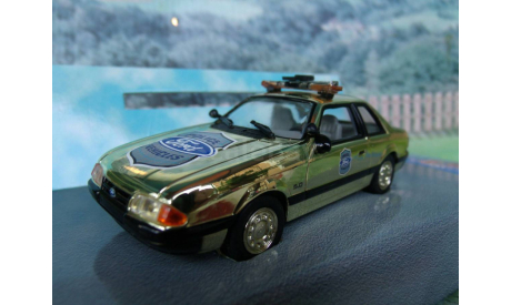 1/43  White Rose Collectables Ford Mustang Police Gold Plated, масштабная модель, scale43