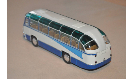 ULTRA Models. ЛАЗ 695Б туристический Стрела (1958), белый / синий, масштабная модель, scale43