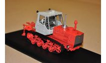 SSM. Трактор Т-150 гусеничный (красный/белый), масштабная модель, scale43, Start Scale Models (SSM)