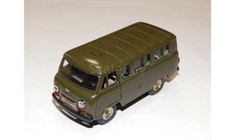 УАЗ-452В 1990 год А41, масштабная модель, scale43