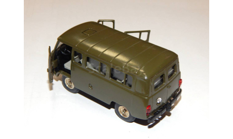 УАЗ-452В 1990 год А41, масштабная модель, scale43