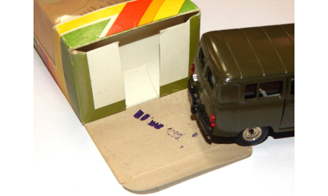 УАЗ-452В 1990 год А41, масштабная модель, scale43