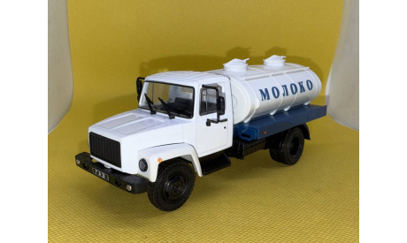 Горький-3307 (ГА3-3307) Г6-ОТА-4,2 (Молоко) (Автолегенды-грузовики №13) DeA, журнальная серия Автолегенды СССР (DeAgostini), ГАЗ, Автолегенды СССР журнал от DeAgostini, scale43