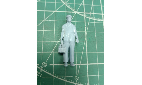 Мужчина в кепке с молоком 1:43 Смола 3D-печать, фигурка, scale43