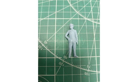 Мужчина в пиджаке и фуражке 1:43 Смола 3D-печать, фигурка, scale43