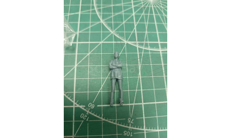 Девушка со сложенными на груди руками 1:43 Смола 3D-печать, фигурка, scale43