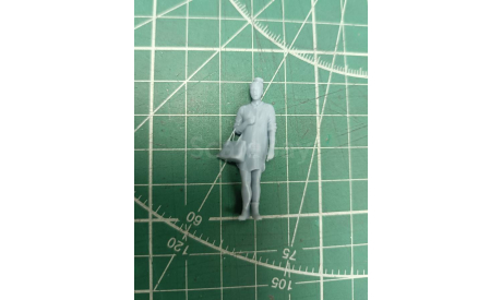Девушка в свитере с большой сумкой 1:43 Смола 3D-печать, фигурка, scale43