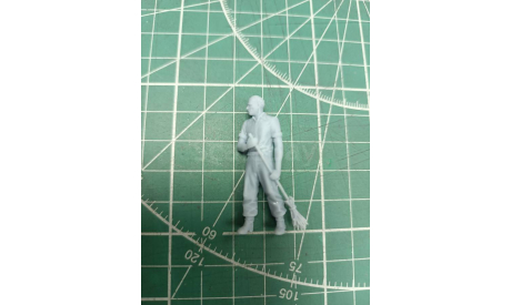 Мужчина в рубашке с метлой 1:43 Смола 3D-печать, фигурка, scale43