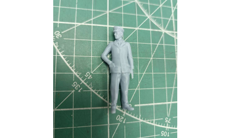 Мужчина в пиджаке и фуражке 1:35 Смола 3D-печать, миниатюры, фигуры, scale35
