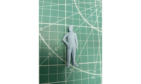 Мужчина в пиджаке и фуражке 1:35 Смола 3D-печать, миниатюры, фигуры, scale35