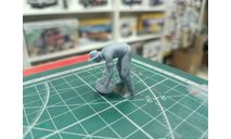 Человек поднимающий корзину 1:35 Смола 3D-печать, миниатюры, фигуры, scale35