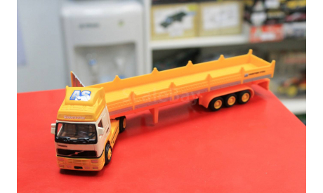 Volvo с полуприцепом Armstrong Steel 1:72 Wheelers возможен обмен, масштабная модель, scale72