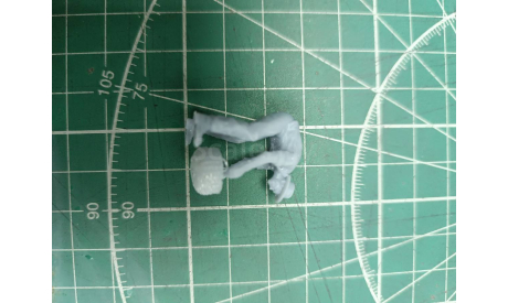 Человек поднимающий корзину 1:43  Смола 3D-печать, миниатюры, фигуры, scale43