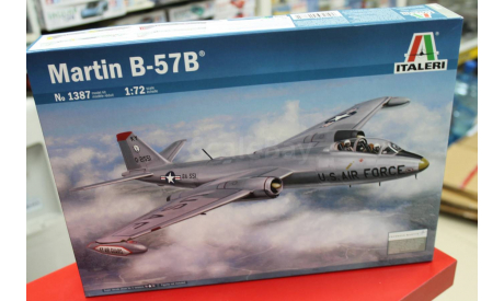 1387  самолёт  Martin B-57B  (1:72)) Italeri возможен обмен, сборные модели авиации, scale0