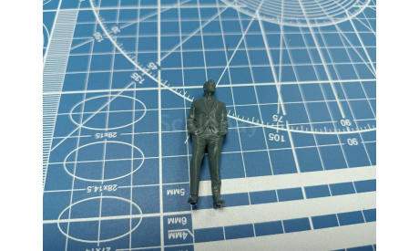 Мужчина в пиджаке, руки в карманах 1:35 Смола 3D-печать, фигурка, scale35