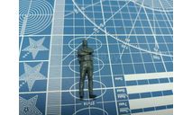 Мужчина со сложенными на груди руками 1:35 Смола 3D-печать, фигурка, scale35