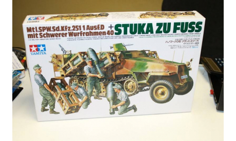 35151 Sd.Kfz. 251/1 Ausf.D ’STUKA ZU FUSS’ с 4 фиг. 1:35  Tamiya, сборные модели бронетехники, танков, бтт, 1/35