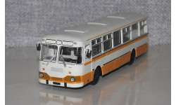 Автобус Лиаз-677М бежевый-охра.СОВА.