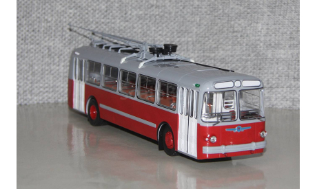 Троллейбус Зиу-5 красный(звезда). DEMPRICE. Уценка!!!, масштабная модель, Classicbus, scale43