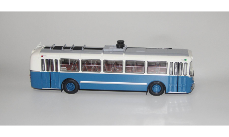 Троллейбус Зиу-5 синий (мороз). DEMPRICE.Уценка!!!, масштабная модель, Classicbus, scale43