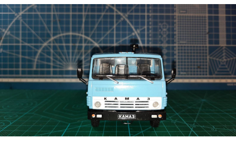 КАМАЗ-5320 Автолегенды СССР, Грузовики 24, голубой / DeAgostini, масштабная модель, scale43