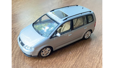 VOLKSWAGEN VW TOURAN 1/43 MINICHAMPS, масштабная модель, scale43