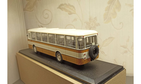 ЛИАЗ-677М с запасным колесом, масштабная модель, Classicbus, scale43
