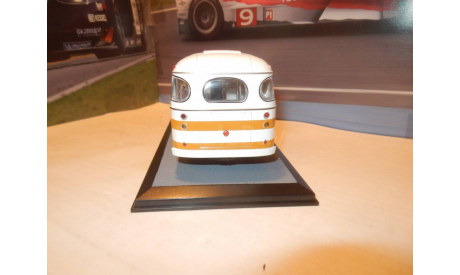 Автобус ПАЗ-672 белый с жёлтыми полосами, масштабная модель, Classicbus, scale43