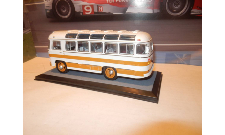 Автобус ПАЗ-672 белый с жёлтыми полосами, масштабная модель, Classicbus, scale43