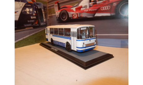 С РУБЛЯ!!! - Автобус ЛАЗ-695Н бело-синий КБ, масштабная модель, Classicbus, 1:43, 1/43