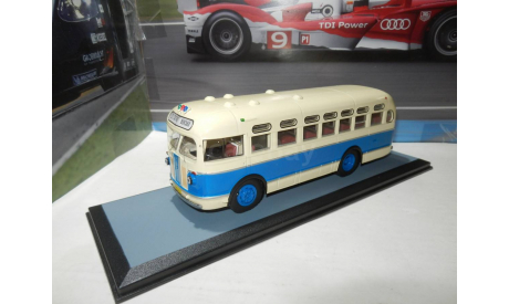 С РУБЛЯ!!! - Автобус ЗиС-155 бежево-синий КБ, масштабная модель, Classicbus, 1:43, 1/43