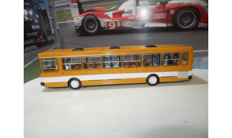Автобус ЛиАЗ-5256 желтый с белой полосой, масштабная модель, DEMPRICE, scale43
