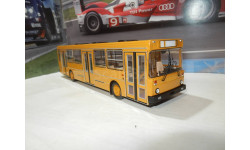 Автобус ЛиАЗ-5256 желтый