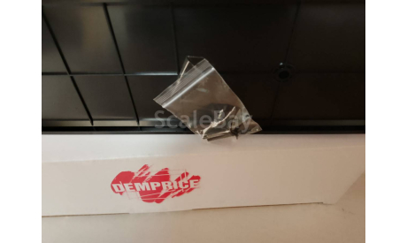 4 бокса DEMPRICE 32х9х9 см в белой упаковке, боксы, коробки, стеллажи для моделей