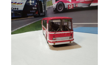 Автобус ЛАЗ-695Н красный с белыми полосами, масштабная модель, DEMPRICE, scale43
