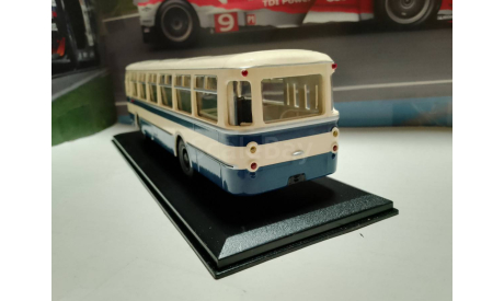 Автобус ЛиАЗ-677 бежево-синий, масштабная модель, Classicbus, 1:43, 1/43